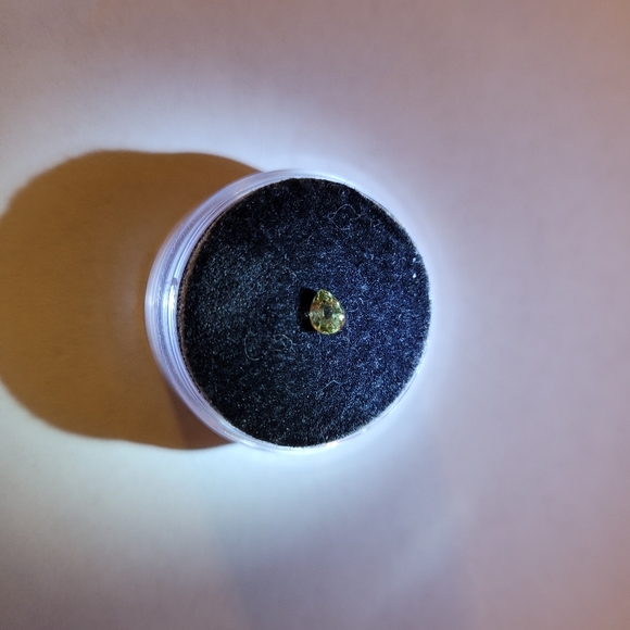 Natural Rare Green Sapphire Pear Cut .12ctw VS - Picture 3 of 6